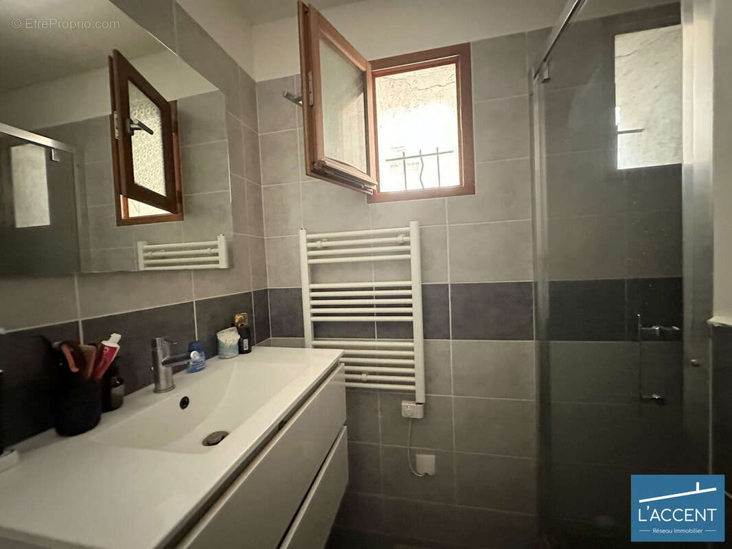 Appartement à SAINT-LAURENT-D'AIGOUZE