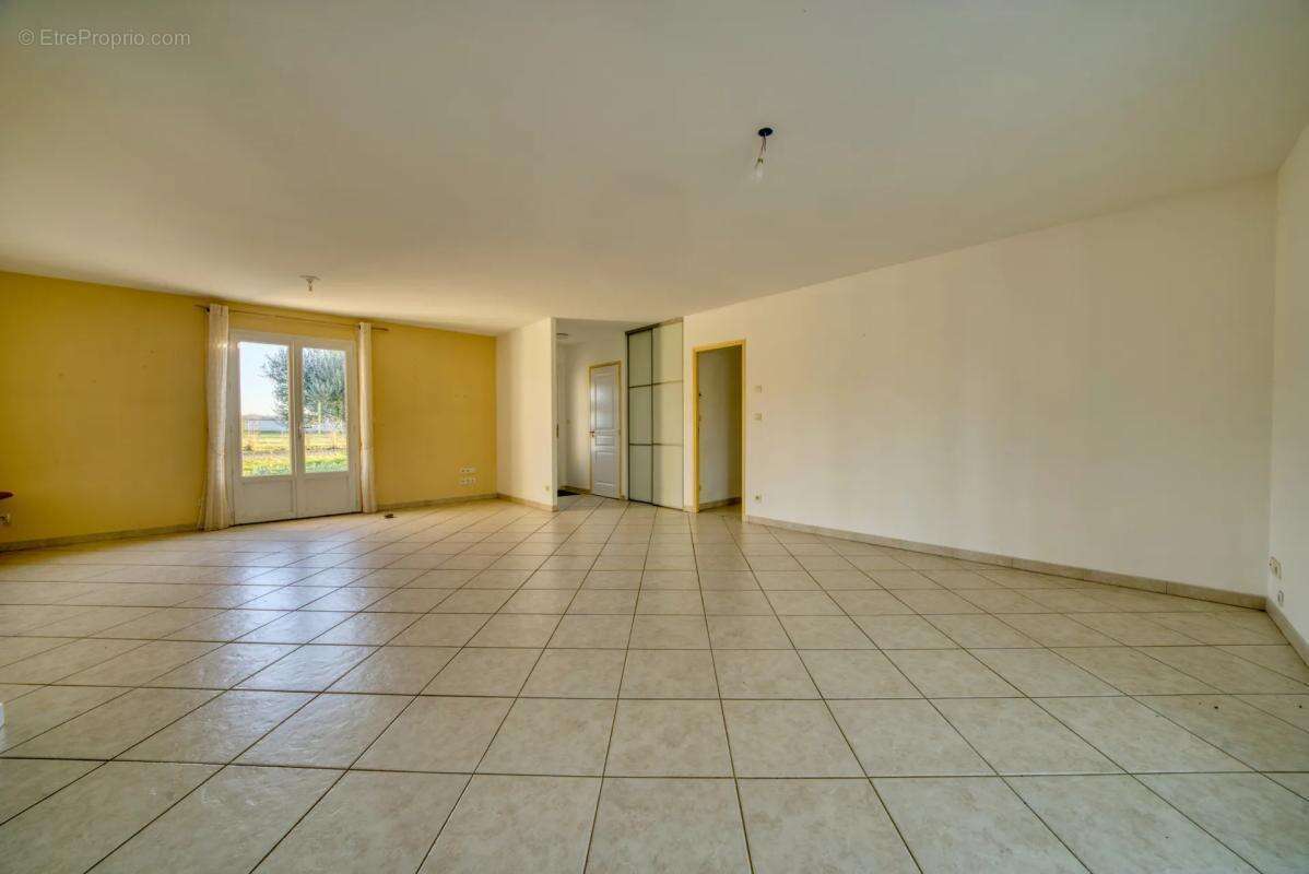 Maison à SAINT-SAVINIEN