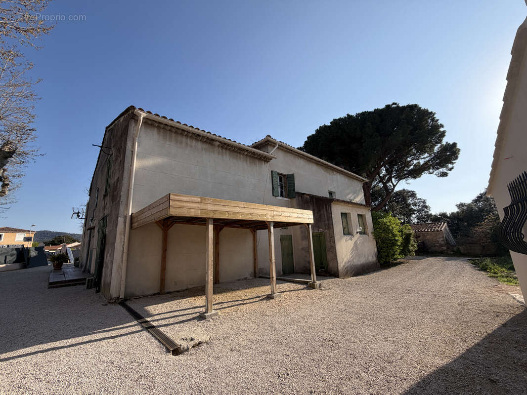Maison à SAINT-CYR-SUR-MER