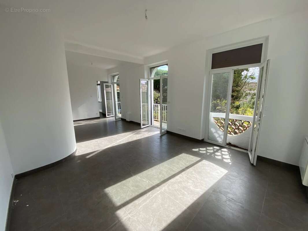 Appartement à SAINT-CYR-SUR-MER