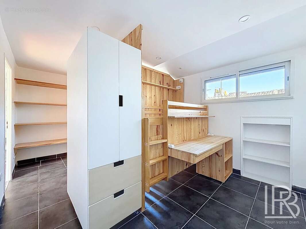 Appartement à MARSEILLE-1E