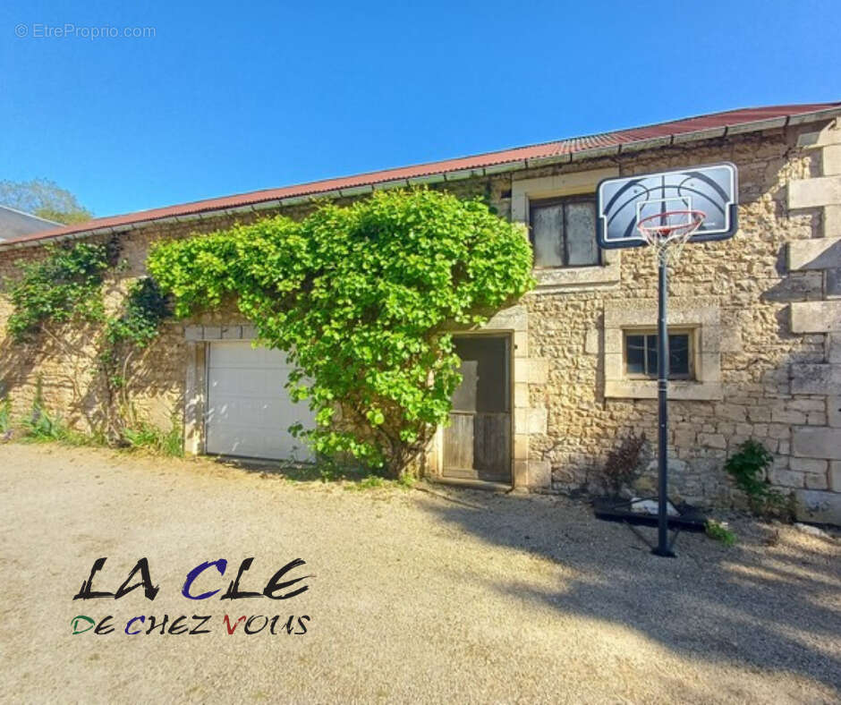 Maison à COULONGES-SUR-L'AUTIZE