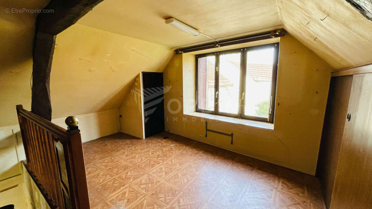Maison à NOYERS