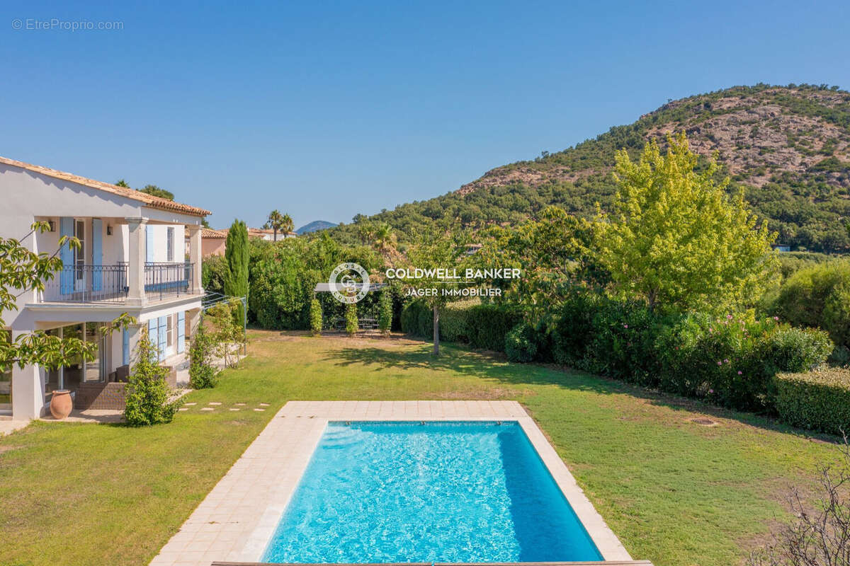 Maison 220 m² à Grimaud  - photo 2