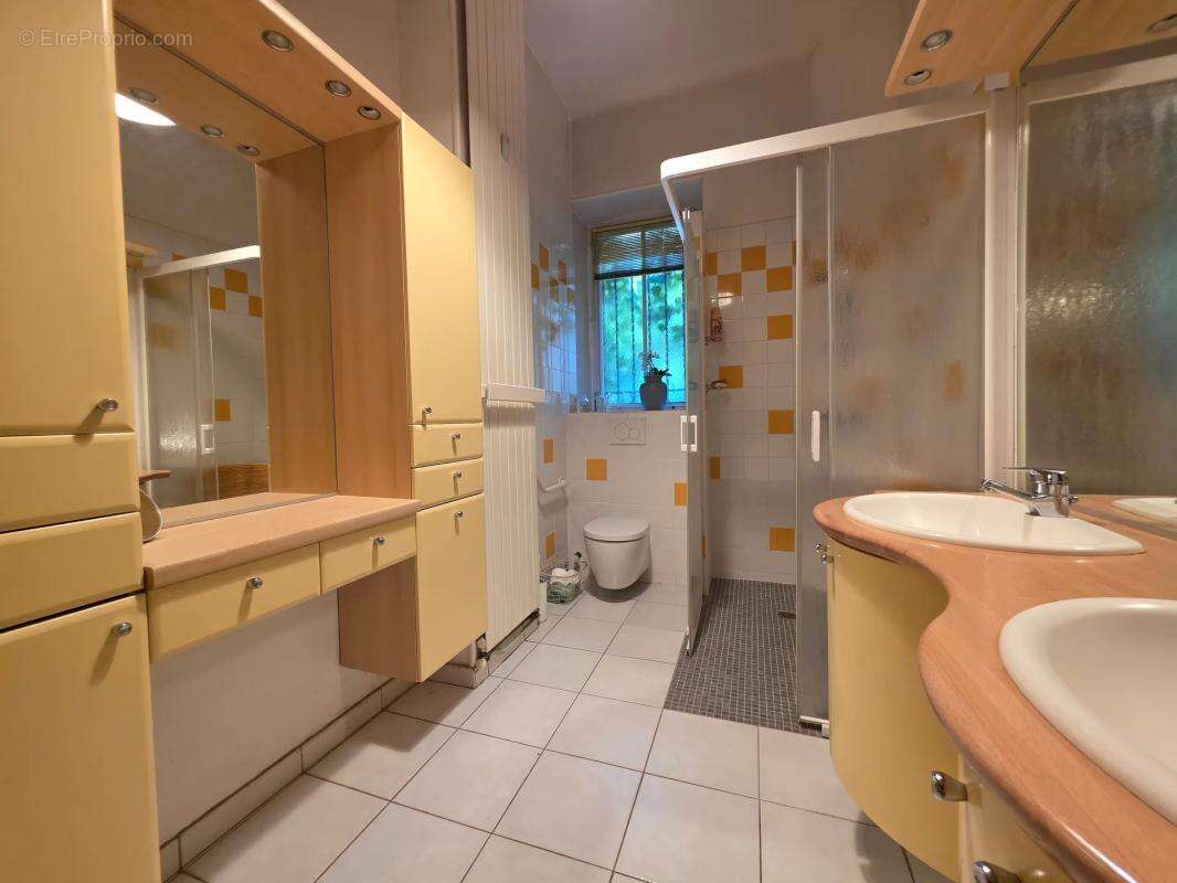 Appartement à GRUCHET-LE-VALASSE