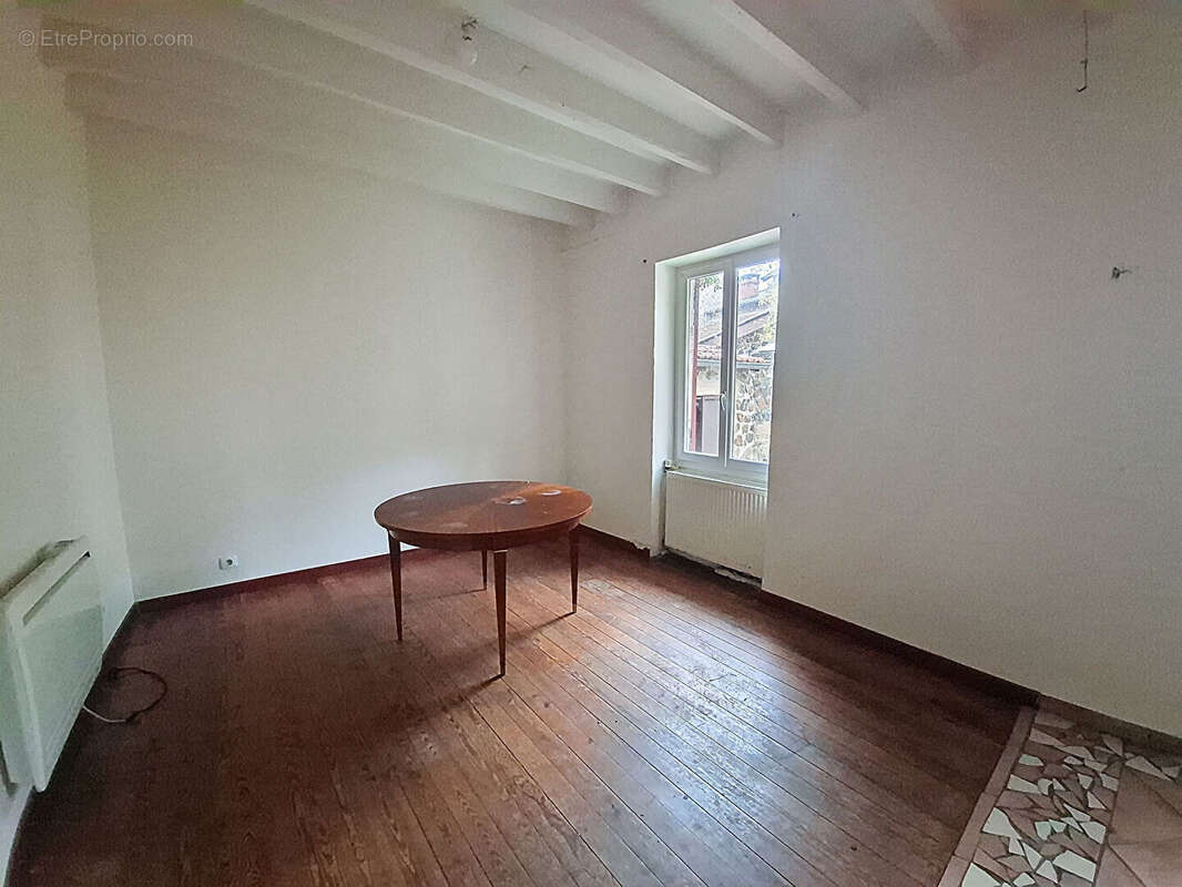 Maison à LA CHAPELLE-DE-GUINCHAY