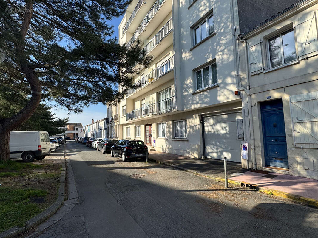 A 2min du centre-ville, T2 de 58m² avec garage en résidence sécurisée - photo 3