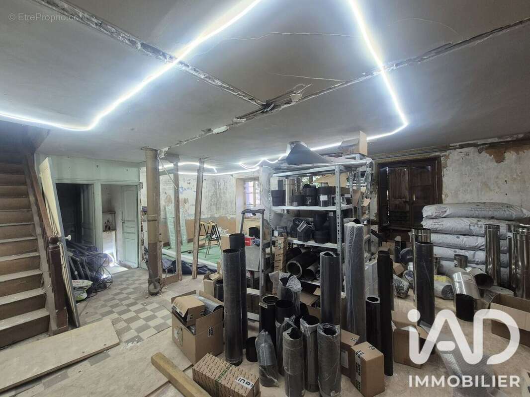 Maison 150 m² à Vernet-La-Varenne  - photo 2