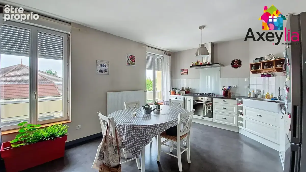 A vendre - pouilly-s/s-charlieu - appartement 4 pieces - photo 2