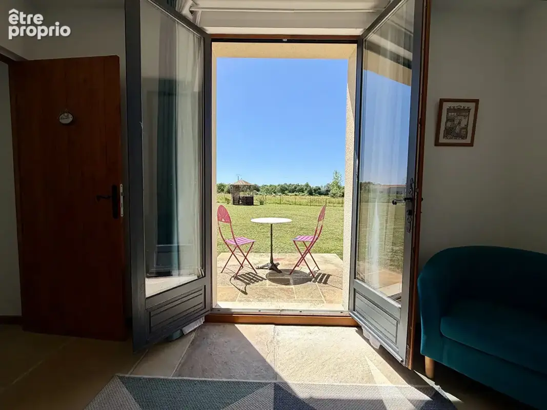 Belles prestations - pavillon de 3 chambres, bar/resto à pied, au calme, tout à l'égout prévu - photo 10