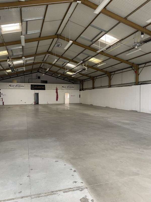 Commerce à CARPIQUET