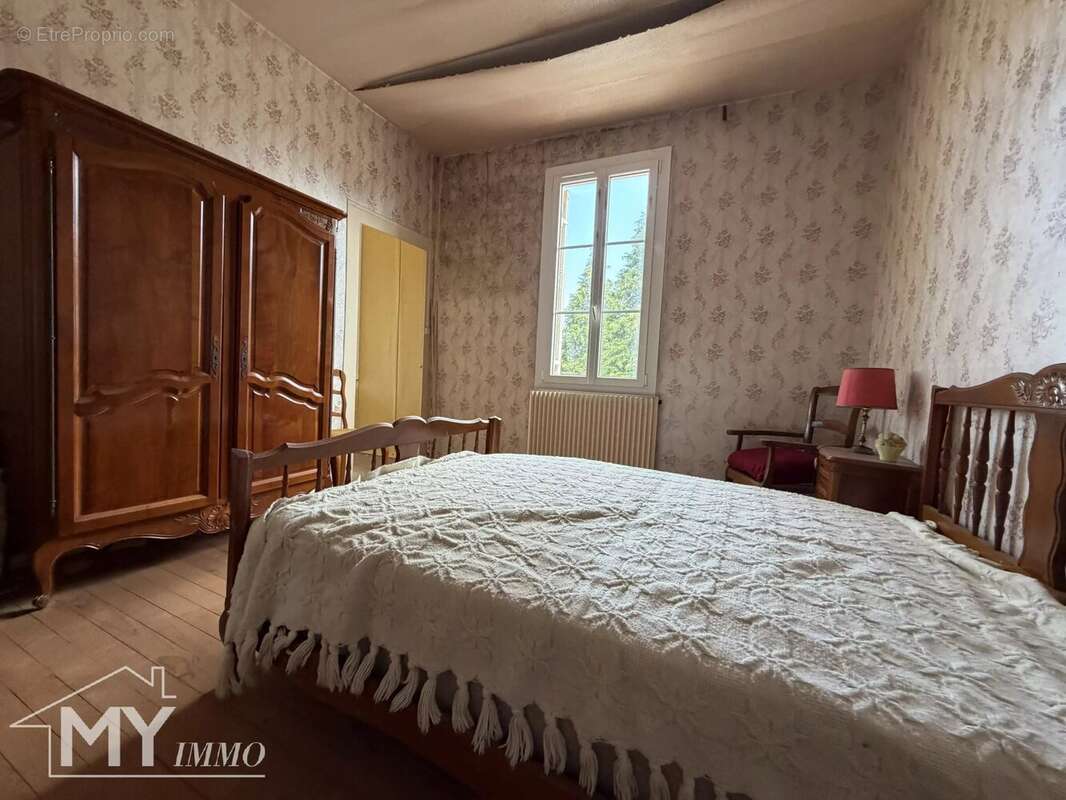 ST PEY DE CASTETS : Ensemble immobilier avec commerce et dépendances - photo 8