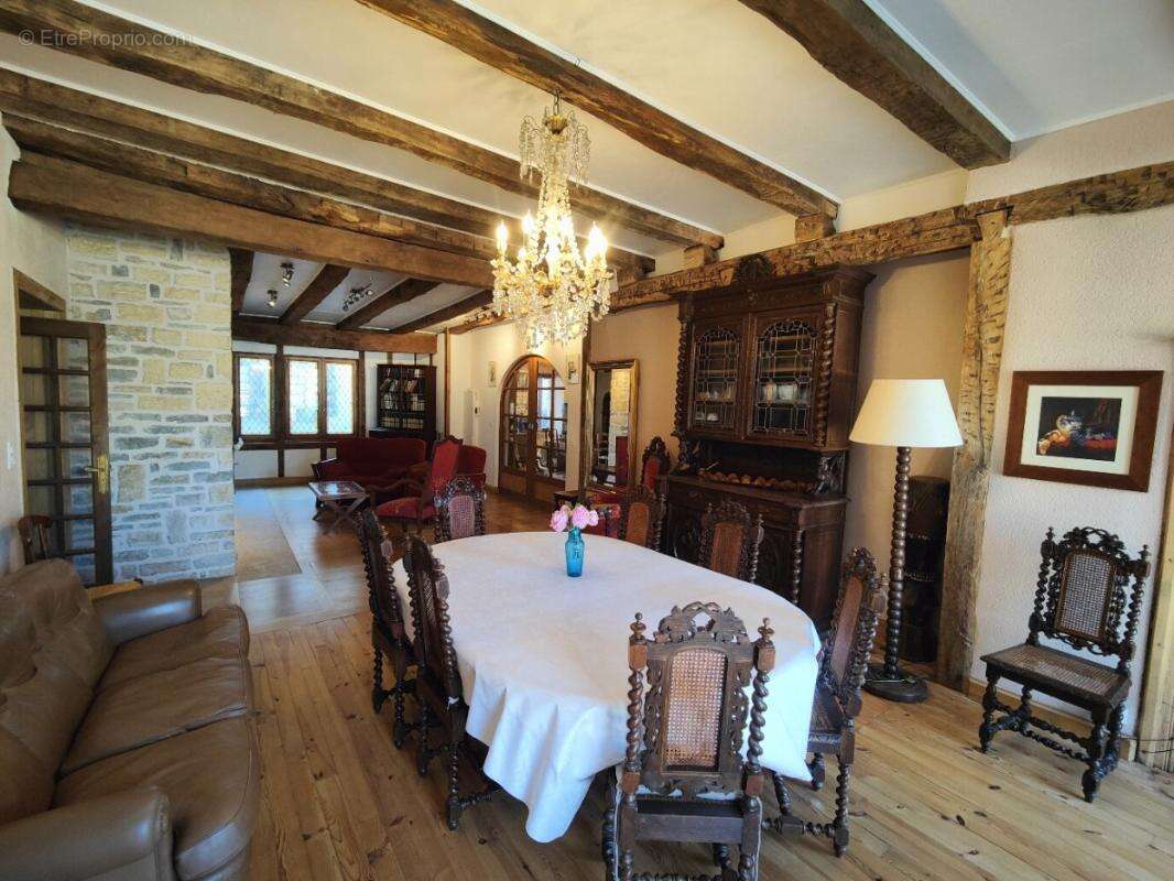 Maison à PREVINQUIERES