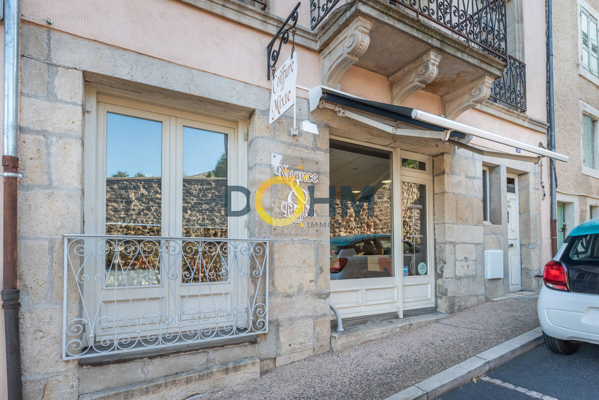 Commerce à AIGUILHE