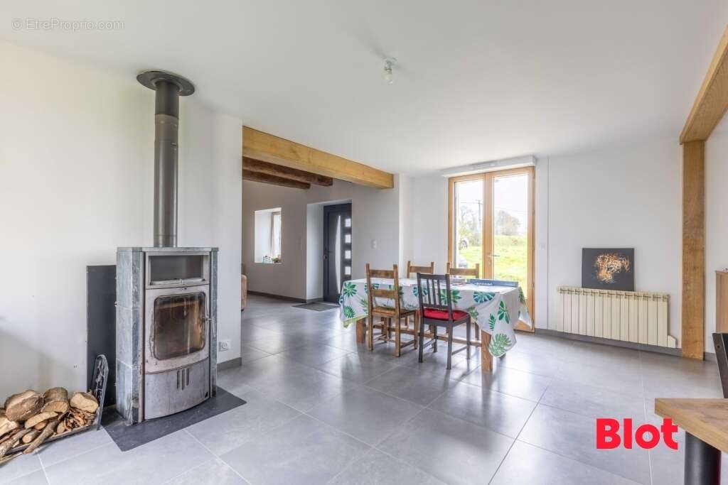 Maison à LA BOUEXIERE