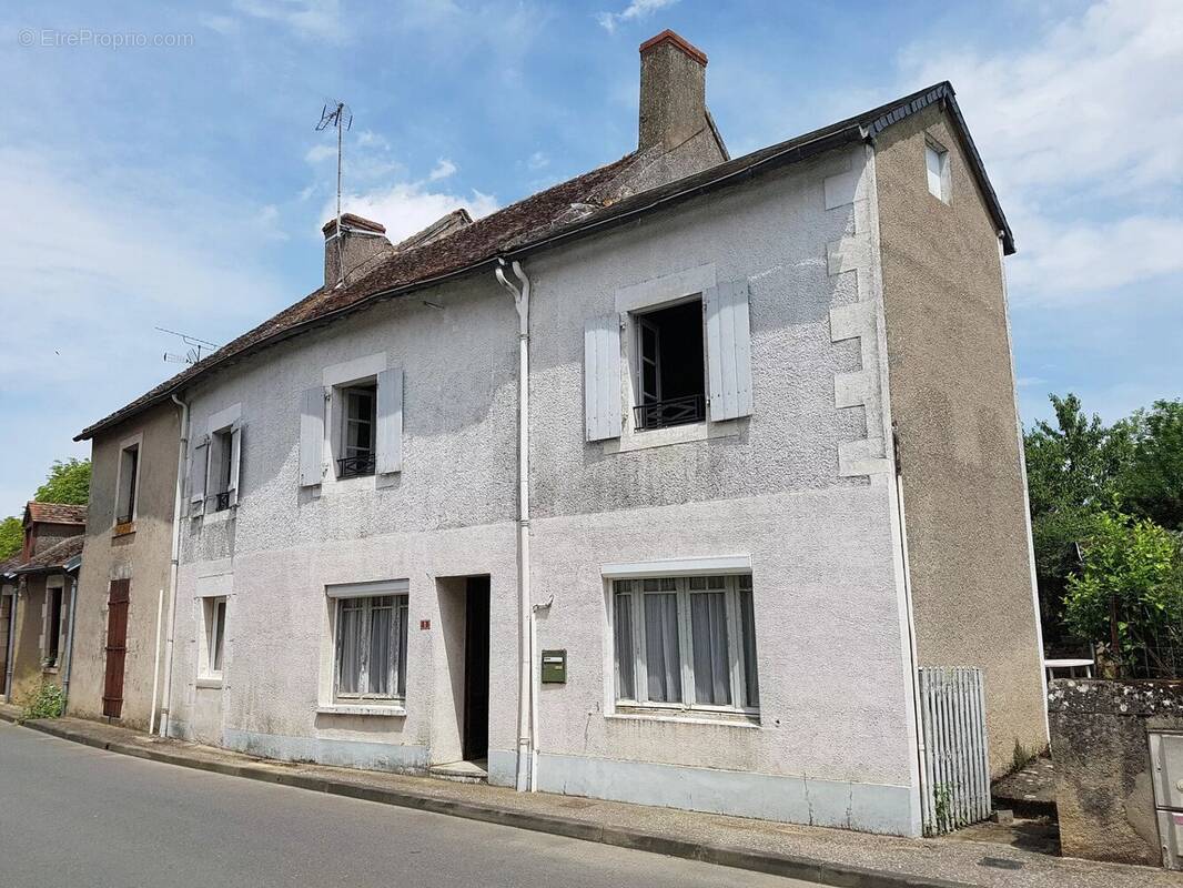 Grande maison de village à vendre, region Montmorillon 86 - photo 1