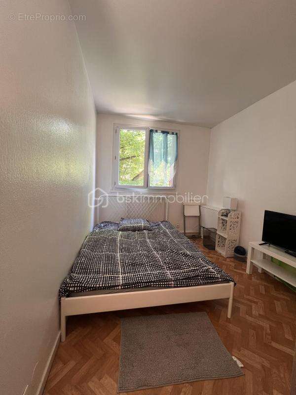 Appartement à SAINTE-GENEVIEVE-DES-BOIS