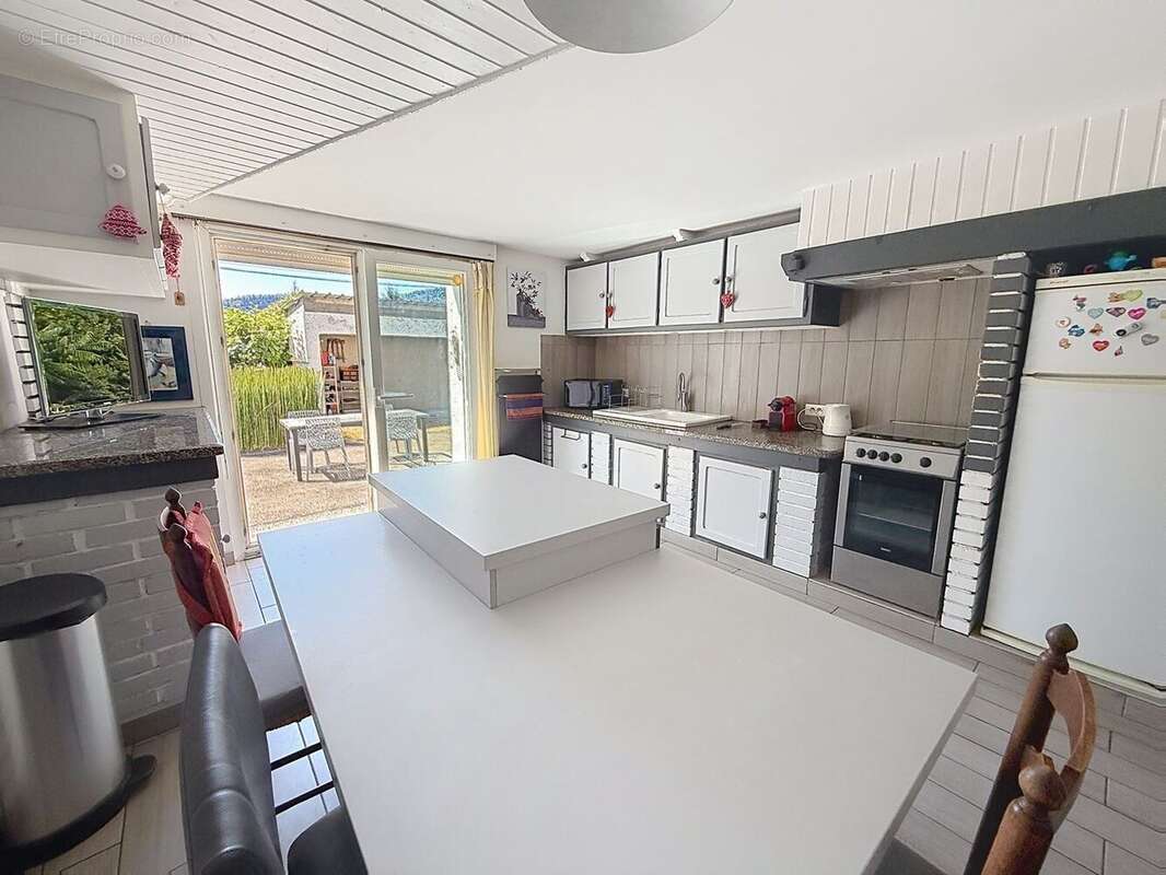 Maison 202 m² à Saint-Ame  - photo 4
