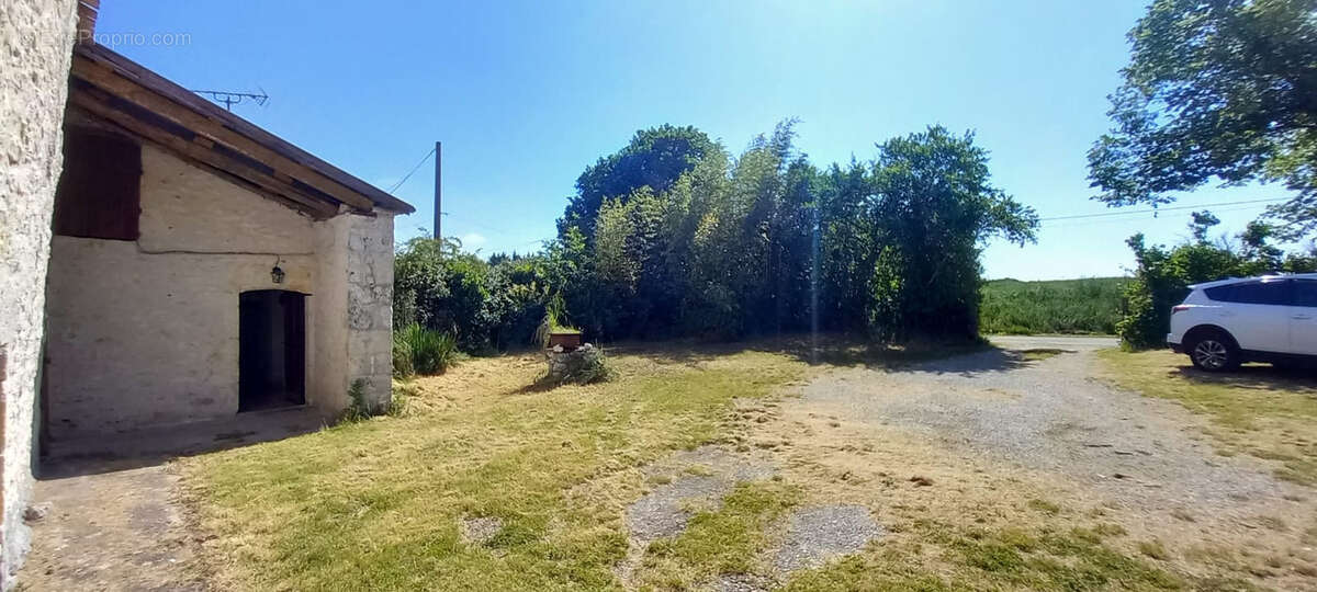 Maison à MONTAIGU-DE-QUERCY