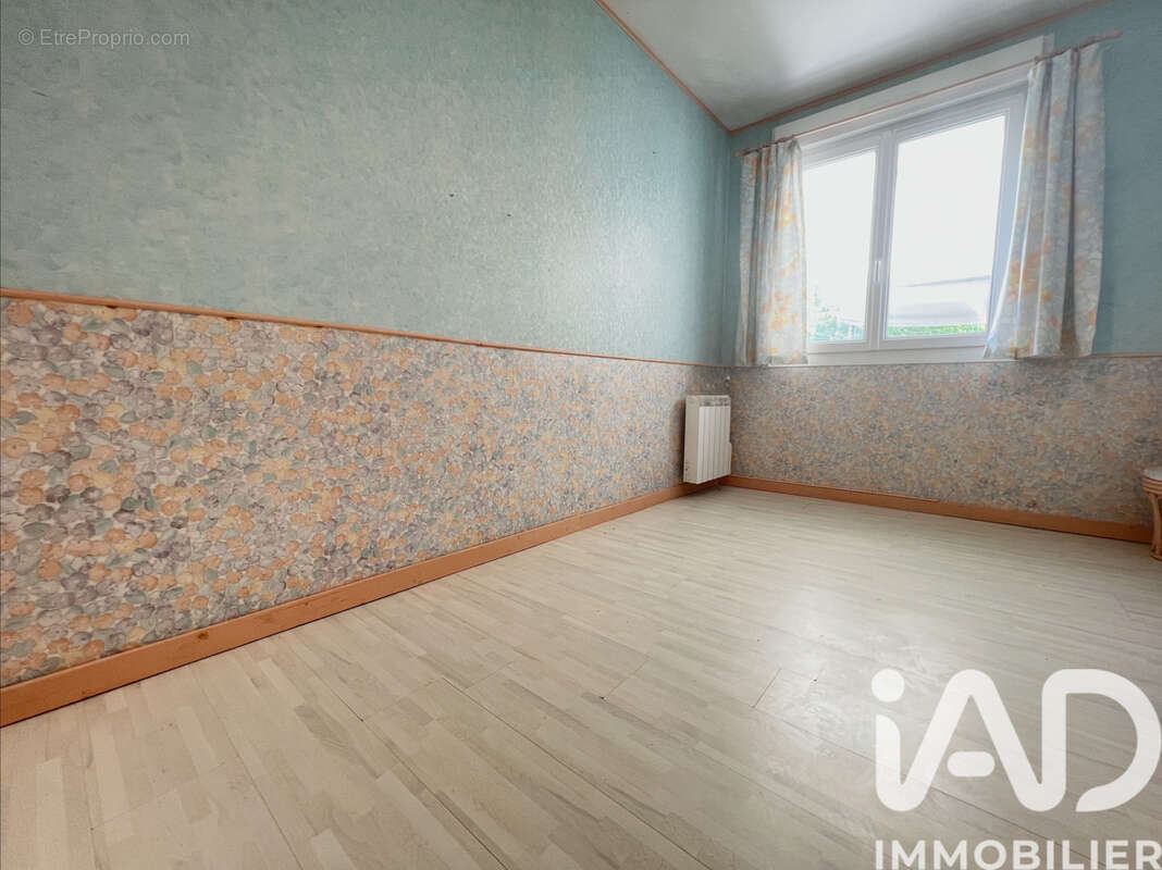Maison 140 m² à Evron  - photo 9