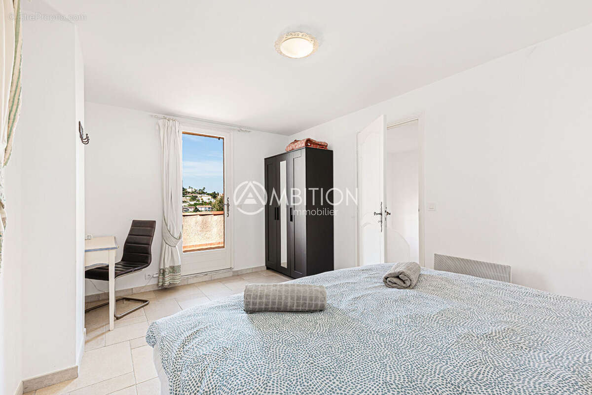 Maison à LES ISSAMBRES