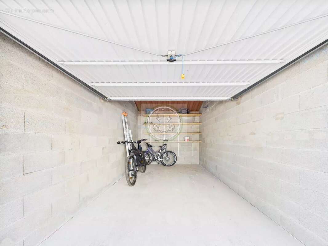 À Vendre -Saint Aygulf  T2 de 40 m2 avec balcon, garage et cave - Saint-Aygulf - photo 7