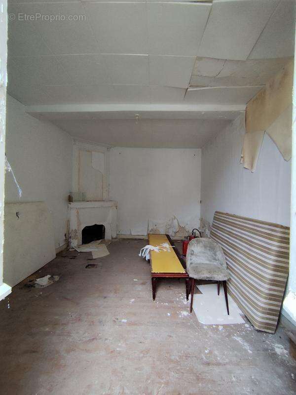 BONNETAN Maison à rénover 126m² sur 411m² de parcelle 120 000€ - photo 8