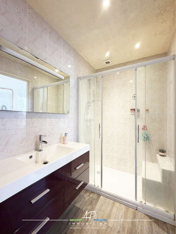 Ensemble immobilier de caractère avec maison rénovée et seconde maison à réinventer - photo 10