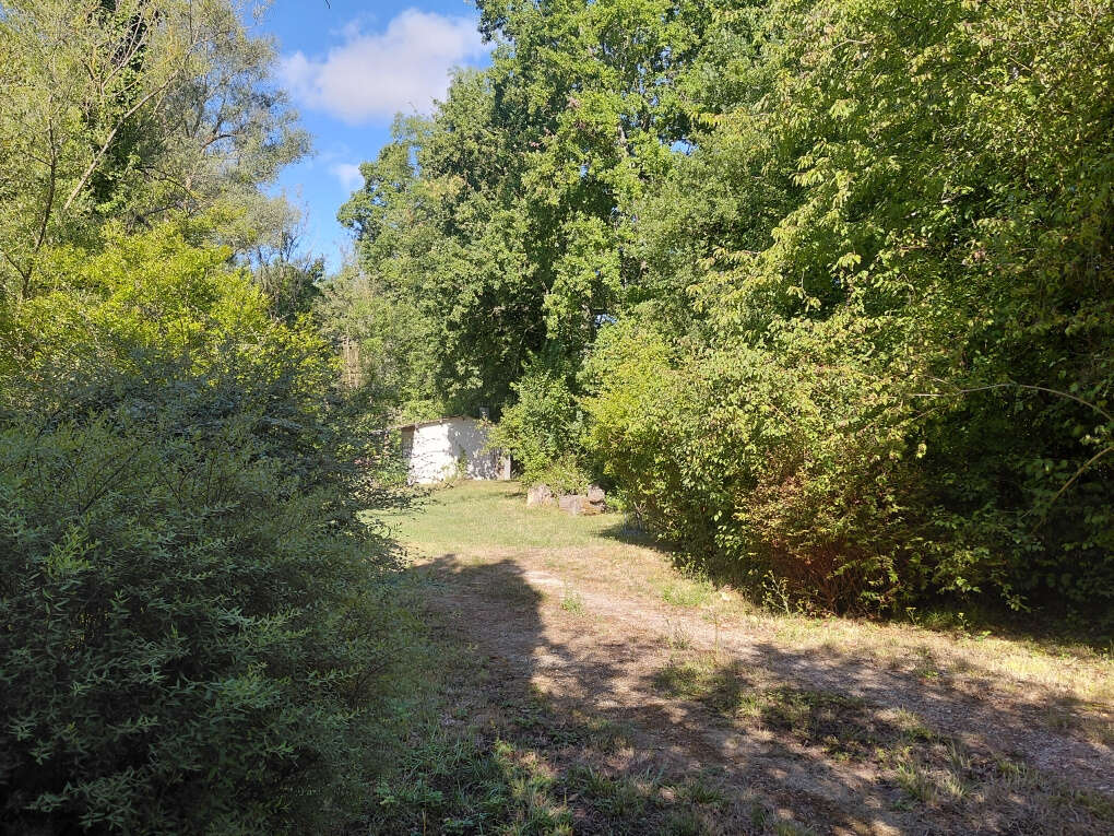 Terrain d'agrement avec chalet et postes de peche - photo 13
