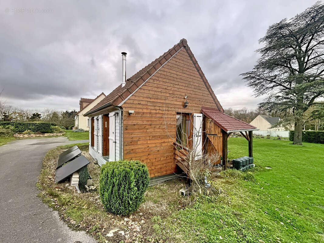 Maison à SAINT-JEAN-LES-DEUX-JUMEAUX