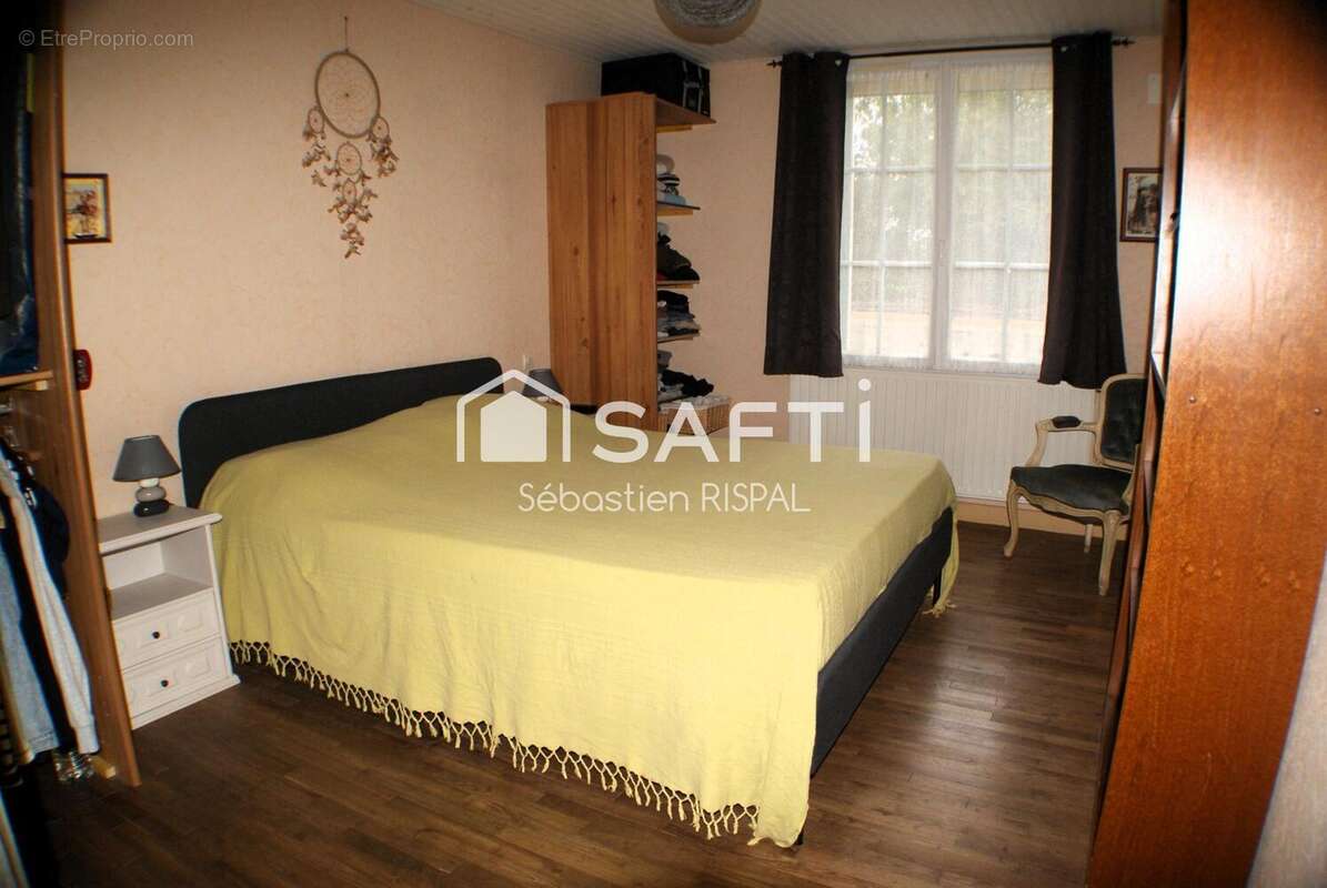 Maison 223 m² à Saint-Maurice-Le-Girard  - photo 9