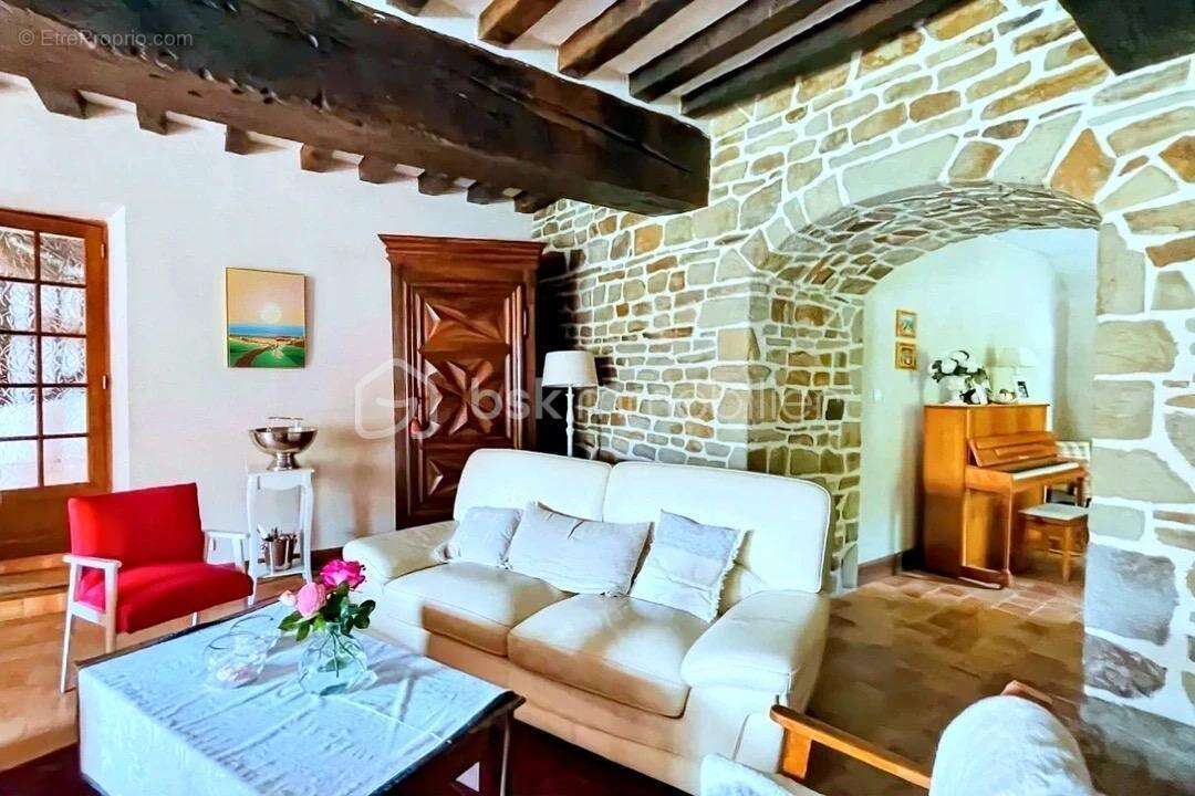 Maison à MARCILLE-ROBERT