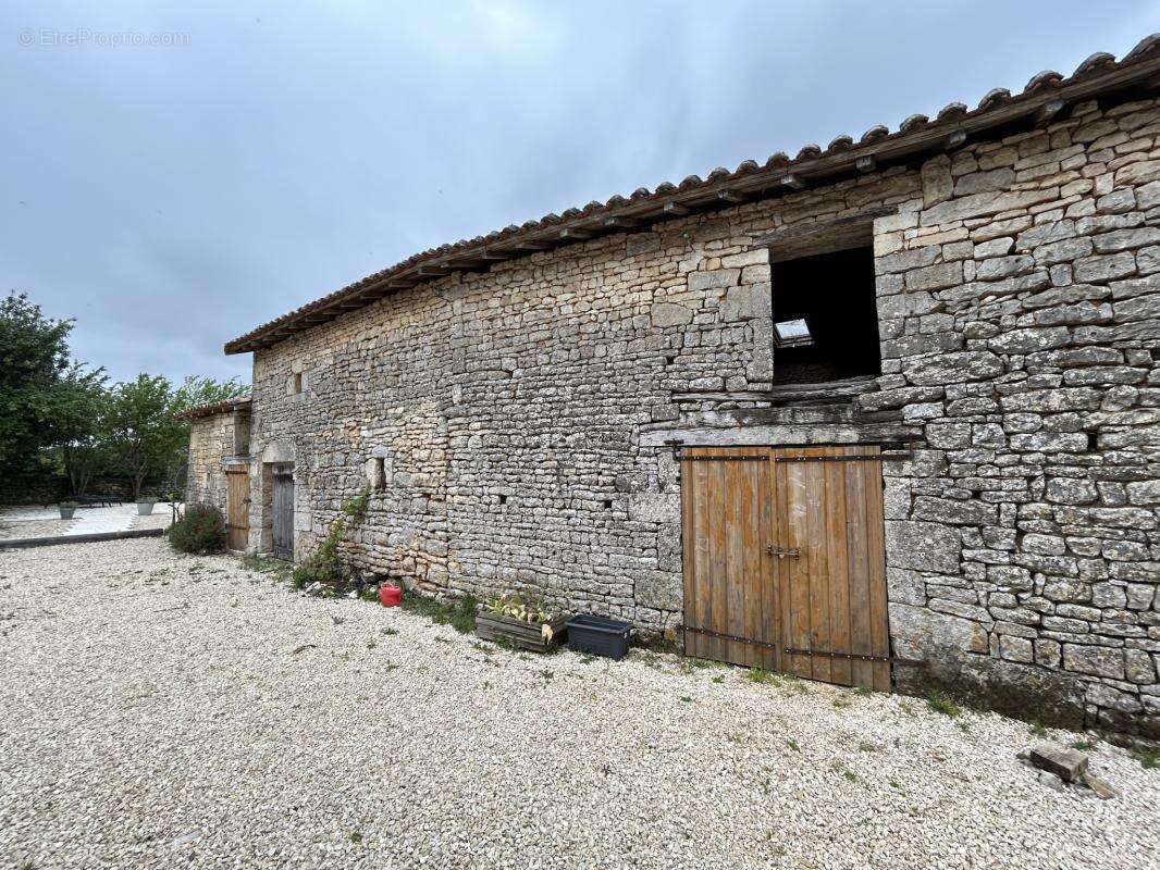 Maison à LIMALONGES