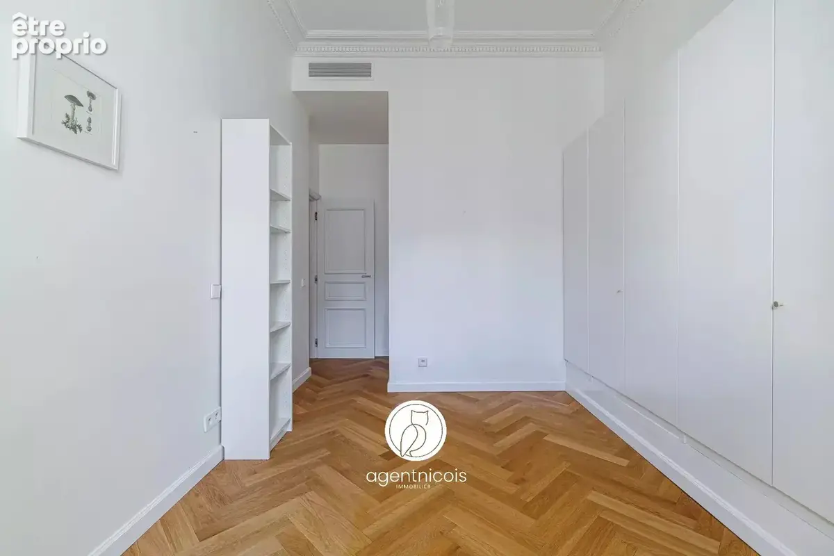 Nice // Wilson - Rue Adolphe de Rothschild : 3 pièces / Très bon état / Traversant / lumineux - photo 9