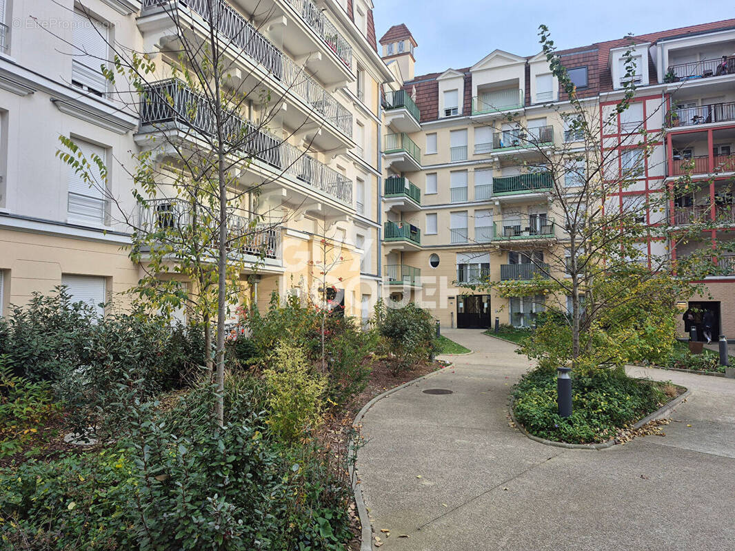 Appartement à LE BLANC-MESNIL
