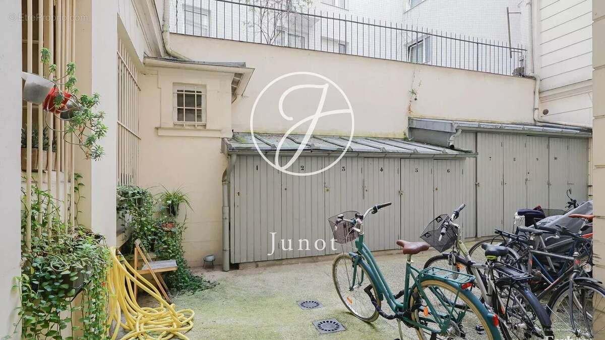 Appartement à PARIS-17E