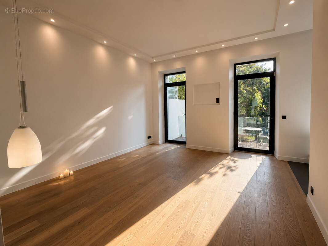 13008 Carré d'or - Propriété de caractère avec jardin et piscine   Marseille - photo 16