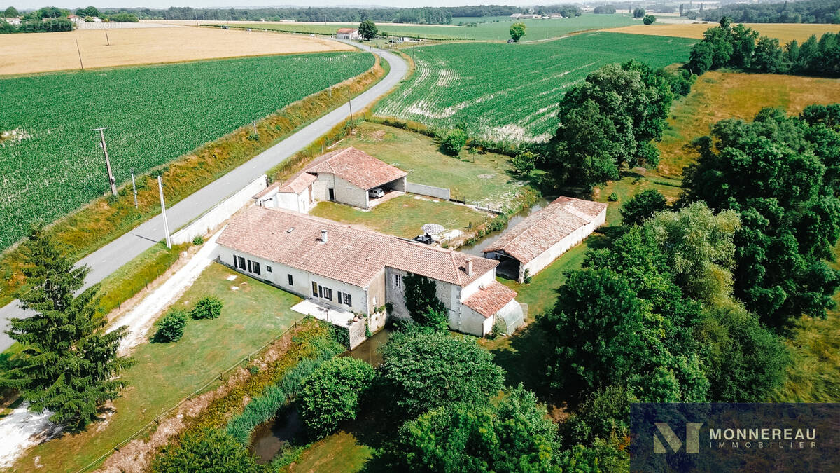 Maison à CHALLIGNAC