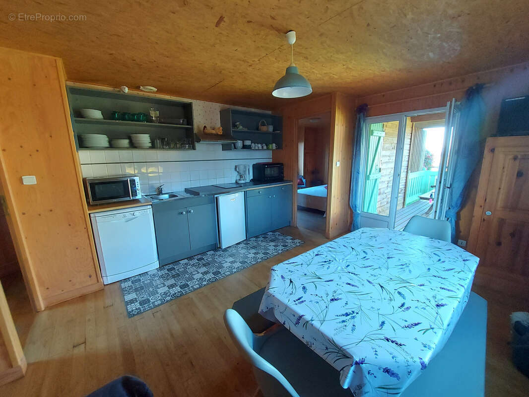 Maison à SAINT-MAMET-LA-SALVETAT