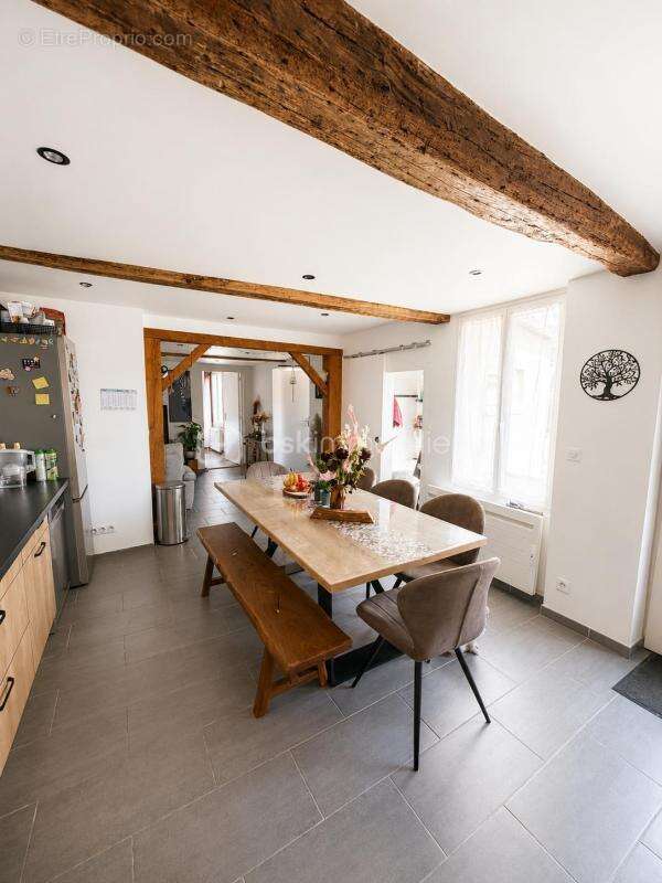 Maison de plain-pied 65 m² avec combles aménageables et terrasse, au calme en impasse — Tourny - photo 4