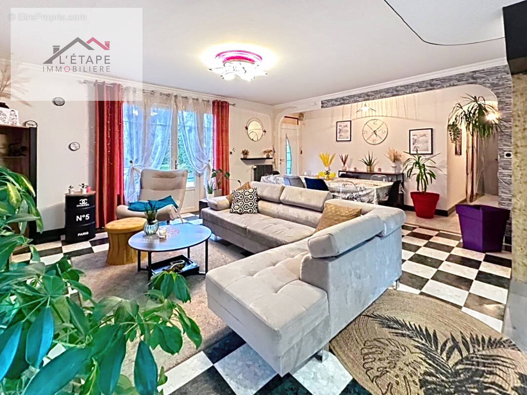 Maison à LE GIROUARD