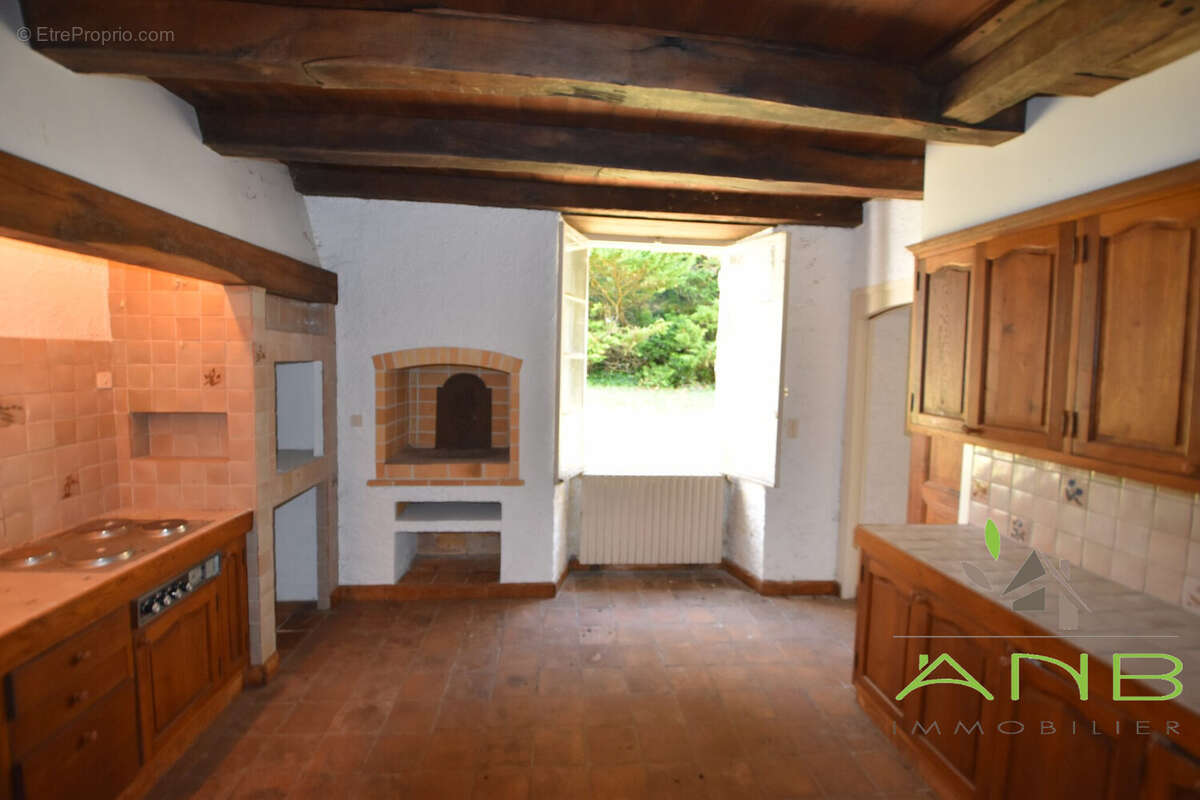 Maison à SAINT-MARTIAL-DE-VITATERNE
