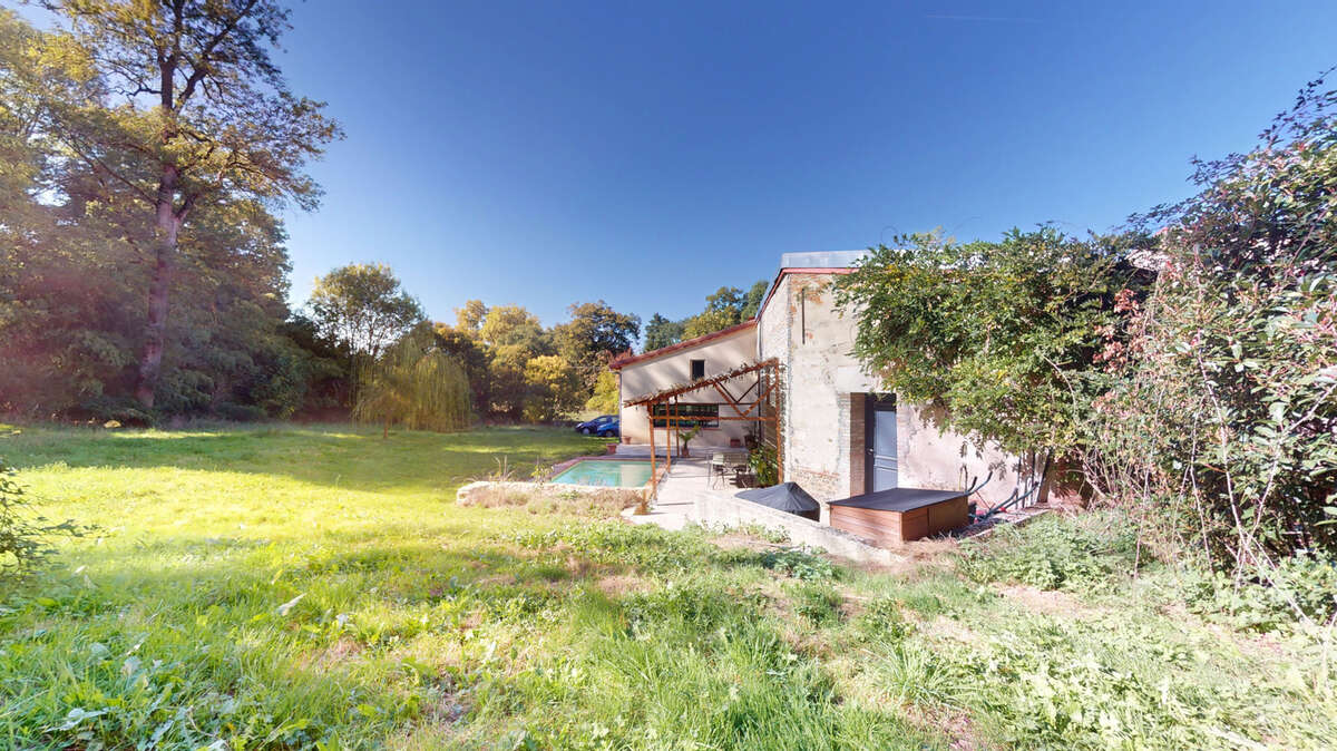 Maison à MONTAIGUT-SUR-SAVE