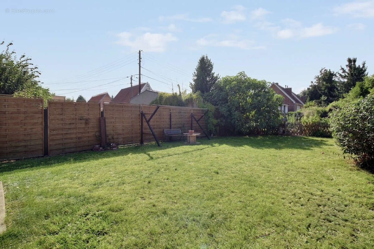 Maison semi-individuelle avec jardin, terrasse et passage latéral   4 chambres - photo 13