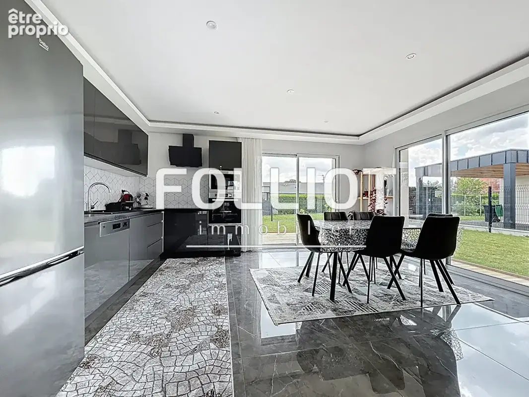 A VENDRE  - Maison familiale de 145m2 spacieuse et lumineuse à Maltot - photo 2