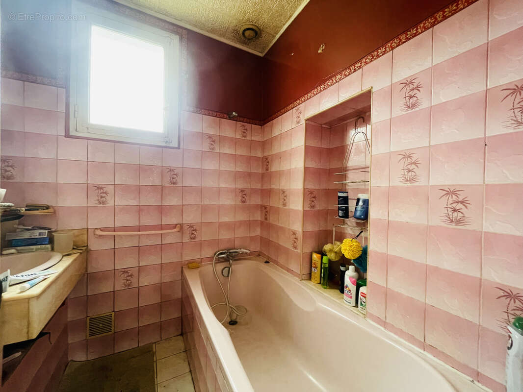 Maison à SAINT-PANTALEON-DE-LARCHE