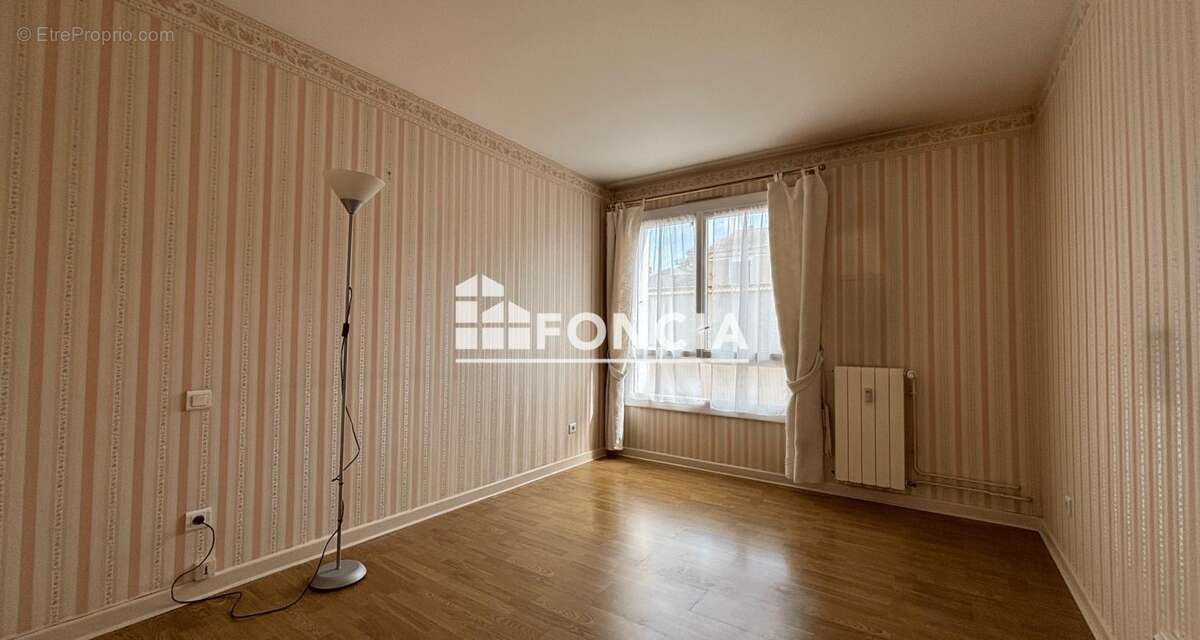 À vendre – Superbe T3 de 72 m² avec garage et vue imprenable – Résidence du IV Septembre à Agen - photo 7
