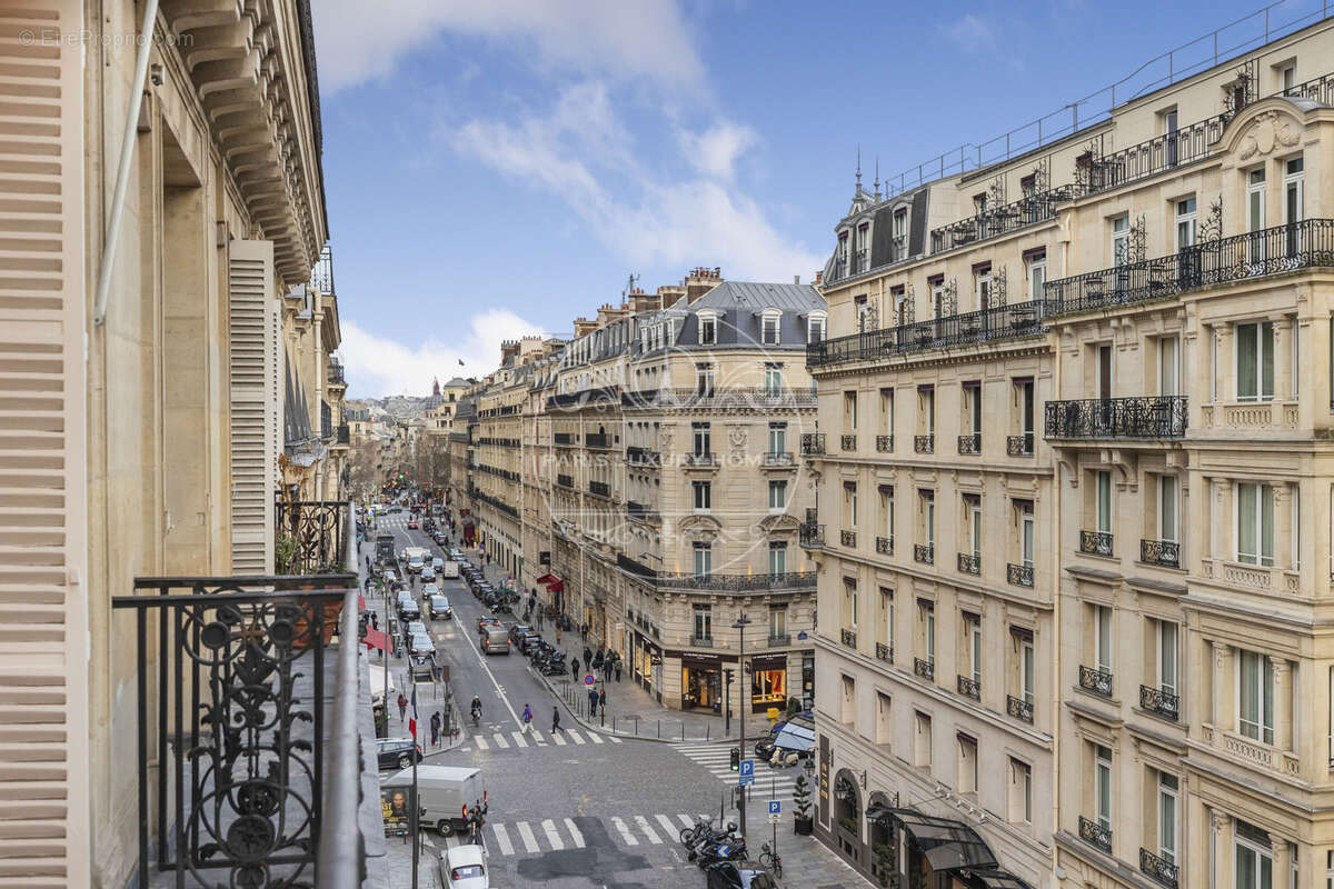 Appartement à PARIS-8E