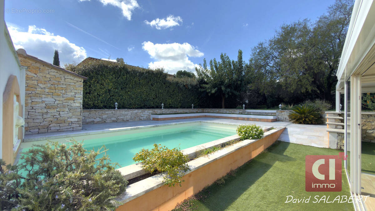 Maison à CUGES-LES-PINS