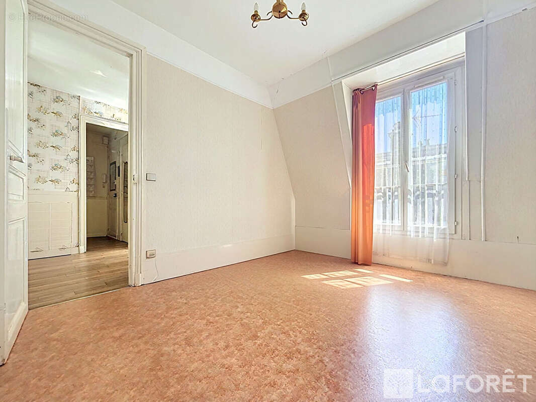 Appartement à PARIS-1E